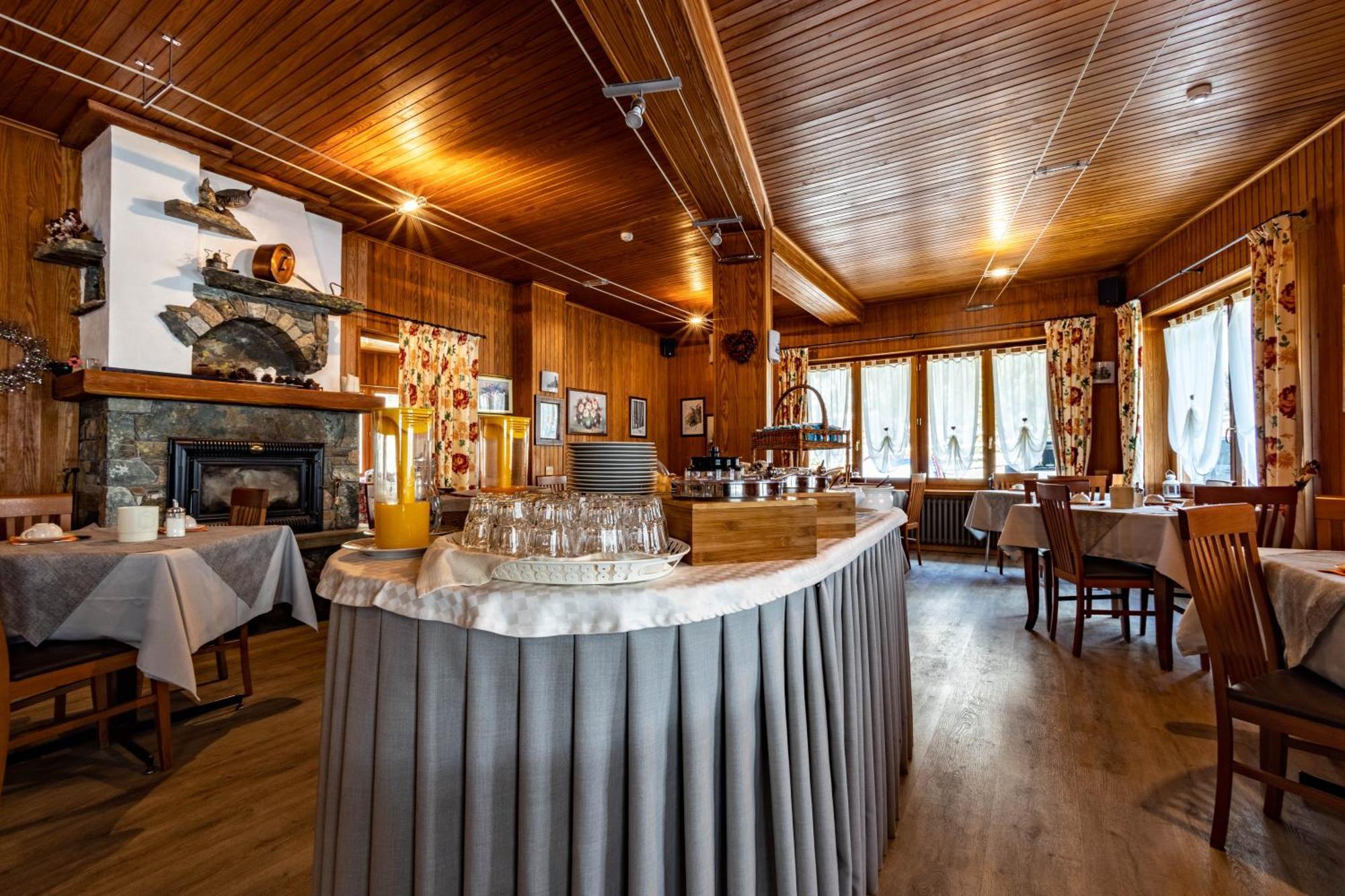 Hotel Le Campagnol Champoluc Buitenkant foto