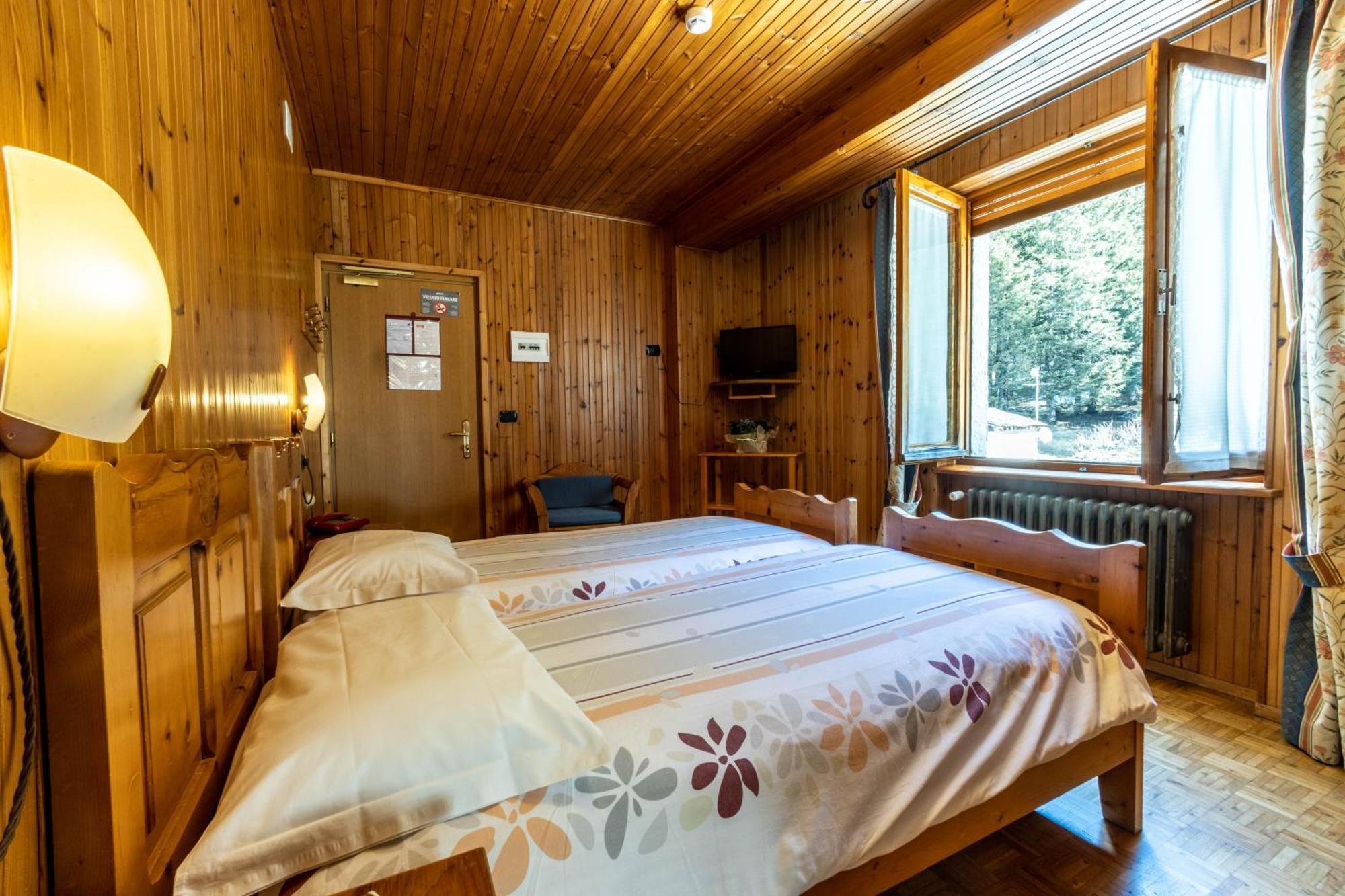 Hotel Le Campagnol Champoluc Buitenkant foto
